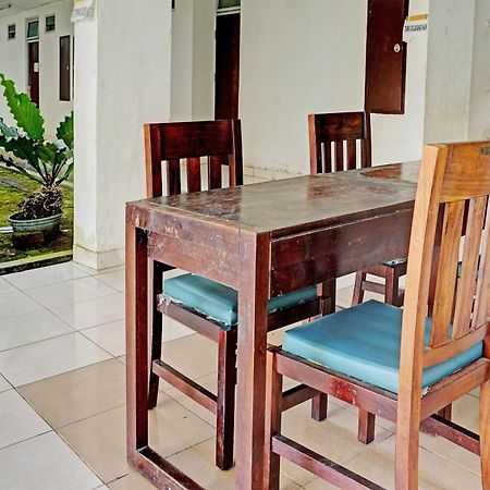 Spot On 92374 Penginapan Rusunawa Malang Exteriör bild