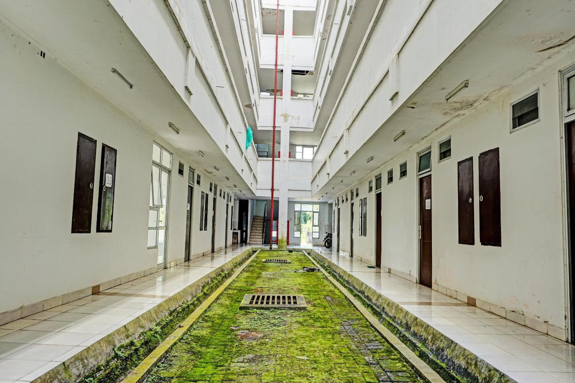 Spot On 92374 Penginapan Rusunawa Malang Exteriör bild