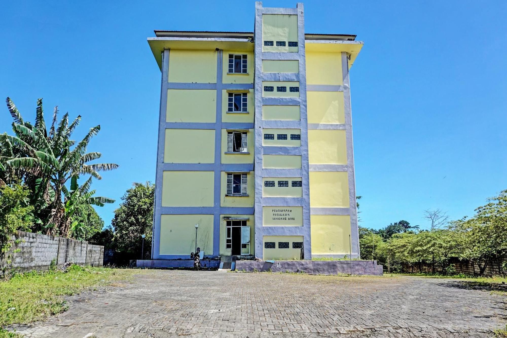 Spot On 92374 Penginapan Rusunawa Malang Exteriör bild