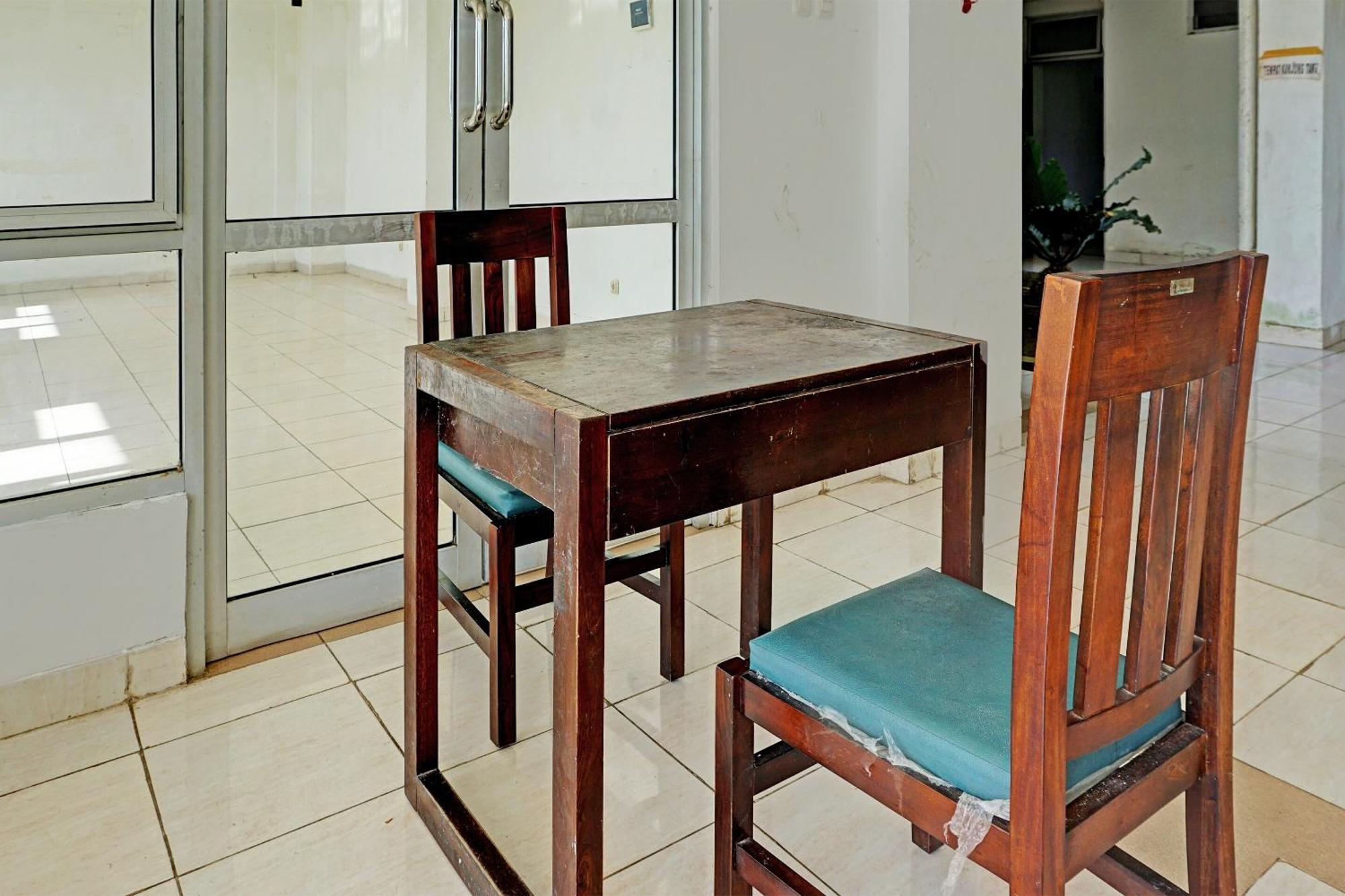 Spot On 92374 Penginapan Rusunawa Malang Exteriör bild
