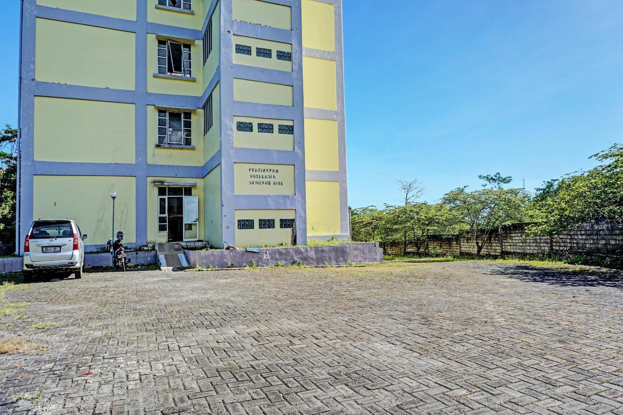 Spot On 92374 Penginapan Rusunawa Malang Exteriör bild